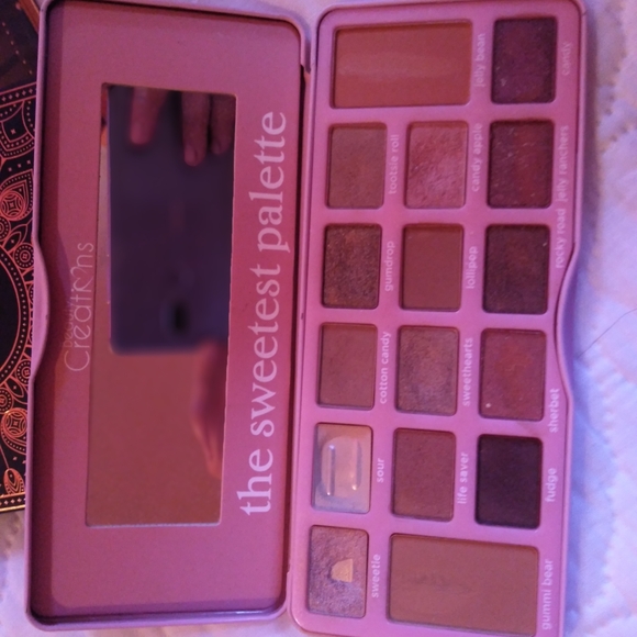 Makeup - Picture 2 of 8